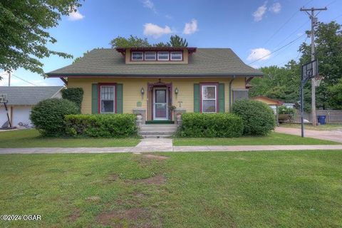 Single Family Residence in Baxter Springs KS 1418 Cleveland Avenue.jpg