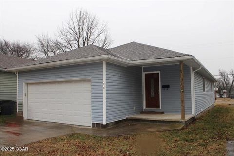 Single Family Residence in Pittsburg KS 1010 7th Street.jpg