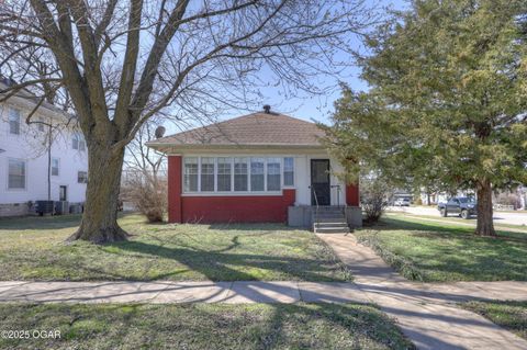 Single Family Residence in Baxter Springs KS 905 East Avenue.jpg