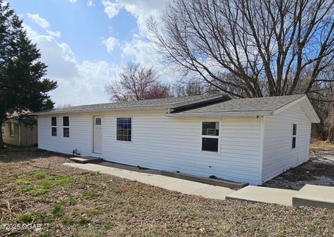 Single Family Residence in Joplin MO 1632 N St Louis Avenue.jpg