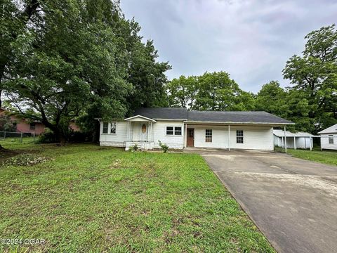 Single Family Residence in Chetopa KS 321 Pecan Street.jpg