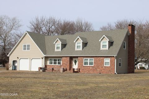 Single Family Residence in Pittsburg KS 2516 4th Street.jpg