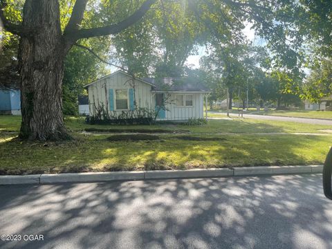 Single Family Residence in Baxter Springs KS 116 E 6th Street.jpg