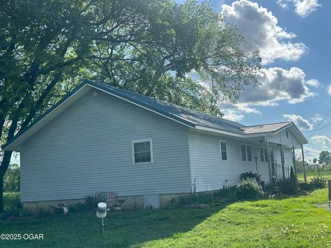 Single Family Residence in Oswego KS 1793 8000 Road.jpg