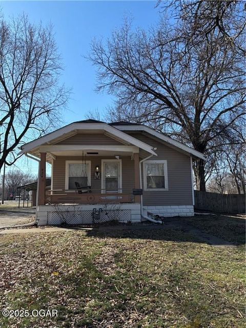 Single Family Residence in Pittsburg KS 924 5th Street.jpg