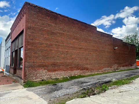  in Chetopa KS 412-418 Maple St Street.jpg