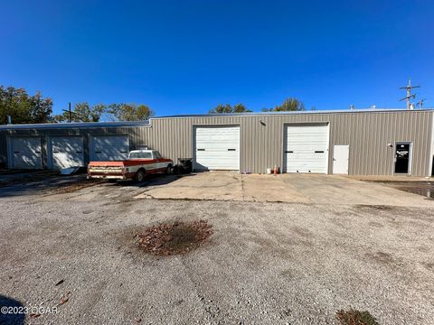 Business in Oswego KS 2010 4th Street.jpg