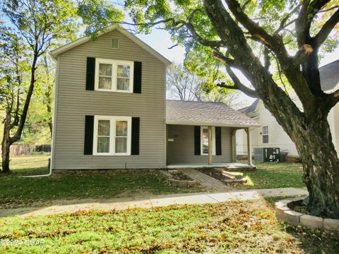 Single Family Residence in Baxter Springs KS 834 Park Avenue.jpg