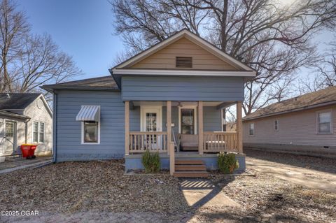 Single Family Residence in Pittsburg KS 509 5th Street.jpg