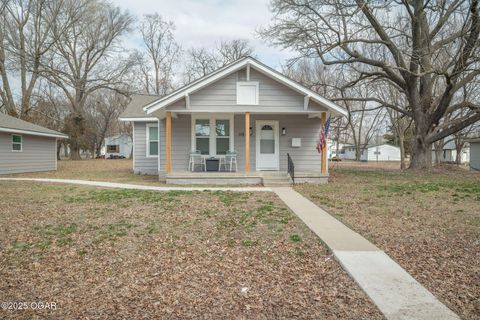Single Family Residence in Columbus KS 1107 Maple Street.jpg