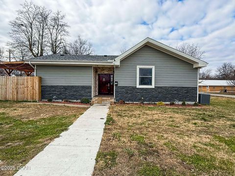 Single Family Residence in Columbus KS 219 Minnesota Avenue.jpg