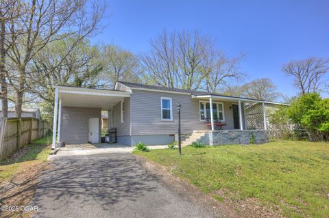 Single Family Residence in Baxter Springs KS 1617 Garfield Avenue.jpg