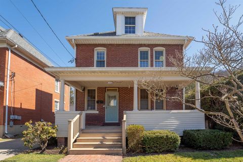 Single Family Residence in Morgantown WV 1821 Listravia Ave.jpg