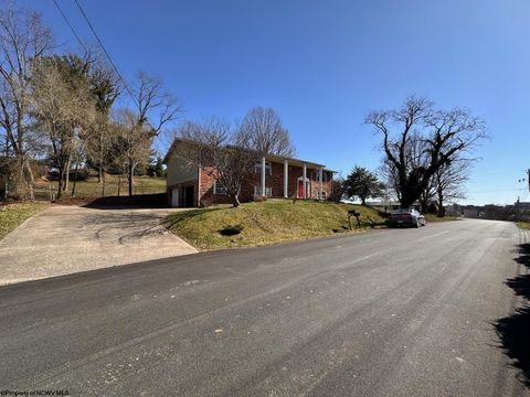 Single Family Residence in Morgantown WV 1386 Headlee Ave.jpg