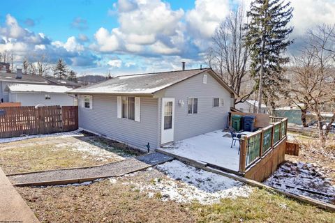 Single Family Residence in Morgantown WV 2060 Eugeniva Ave.jpg