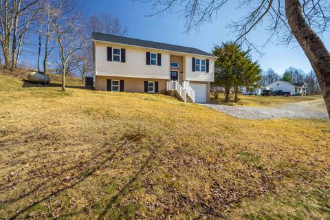 Single Family Residence in Maidsville WV 300 Old Taylortown.jpg