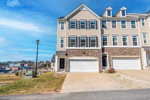 Townhouse in Morgantown WV 3901 Sun.jpg