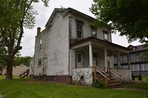 Single Family Residence in Wellsburg WV 1501 Main St.jpg