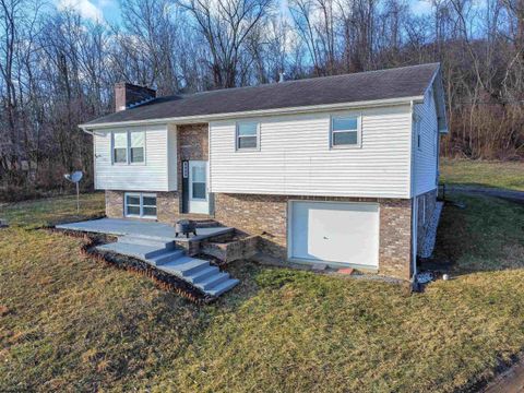 Single Family Residence in Maidsville WV 200 & 210 Rosedale Hill.jpg