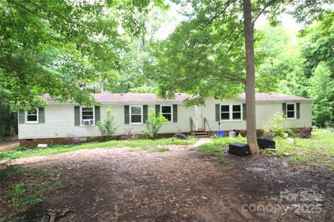 Single Family Residence in Hickory Grove SC 1320 Smith Woods Drive.jpg