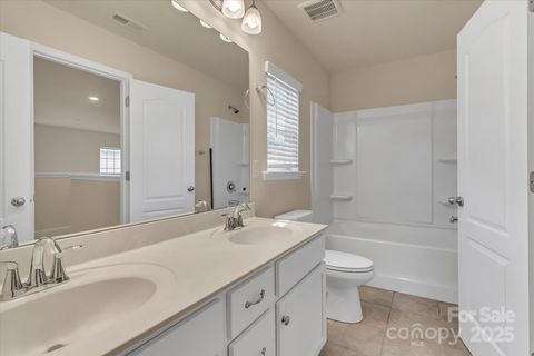 Single Family Residence in Fort Mill SC 530 Silers Bald Drive 16.jpg