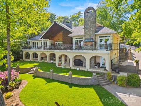 Single Family Residence in Lake Wylie SC 16 Sunrise Point Court.jpg