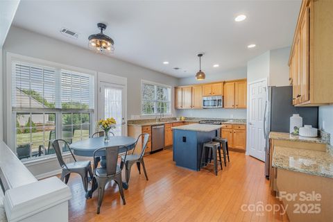 Single Family Residence in Fort Mill SC 10354 Scotland Avenue 9.jpg