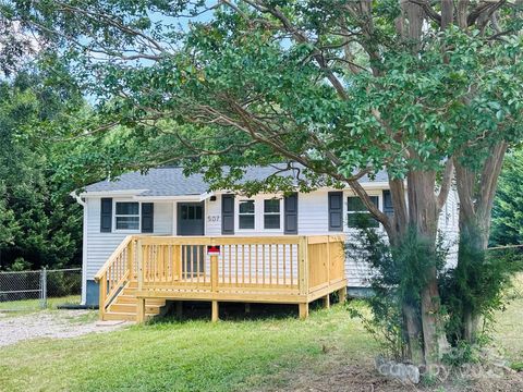 Single Family Residence in Clover SC 507 Flat Rock Street.jpg