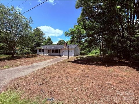 Single Family Residence in Crumpler NC 147 Greensboro Heights.jpg