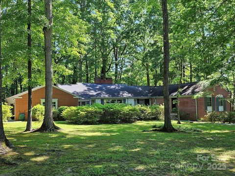 Single Family Residence in Lancaster SC 906 Forest Drive.jpg