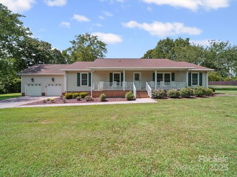 Single Family Residence in Lancaster SC 1302 Hawthorne Road.jpg