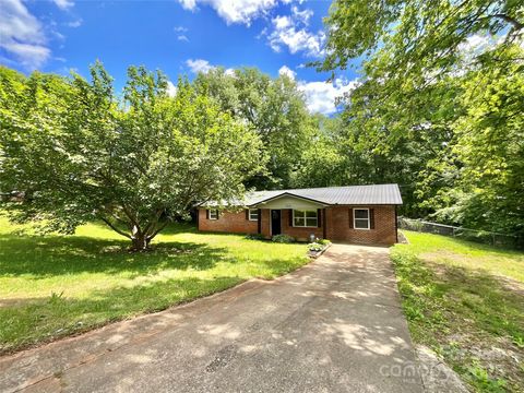 Single Family Residence in Forest City NC 152 Mountainview Street.jpg