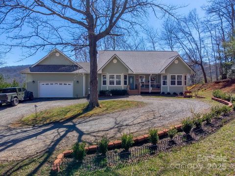 Single Family Residence in Franklin NC 155 Bluebird Cove.jpg