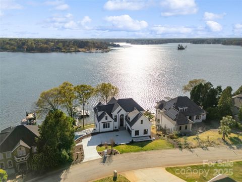 Single Family Residence in Tega Cay SC 7116 Topsail Circle.jpg