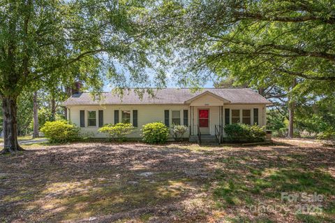 Single Family Residence in Edgemoor SC 3595 Mt Holly Road.jpg