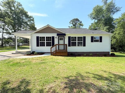 Single Family Residence in Heath Springs SC 111 W Perry Street.jpg