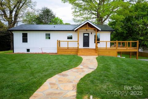 Single Family Residence in Franklin NC 94 BREEZY KNOB Road.jpg