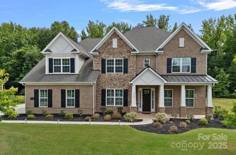 Single Family Residence in Fort Mill SC 2185 Loire Valley Drive.jpg