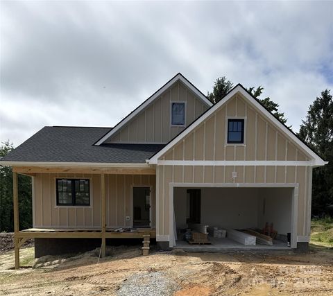Single Family Residence in Hendersonville NC 30 Olde Oak Court.jpg