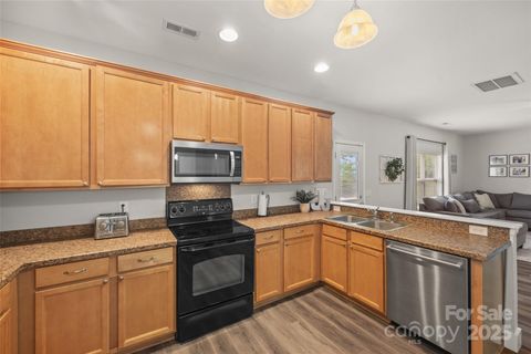 Single Family Residence in Fort Mill SC 2624 St Helena Court 12.jpg