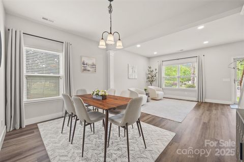 Single Family Residence in Fort Mill SC 2624 St Helena Court 5.jpg