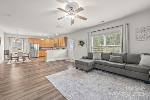 Single Family Residence in Fort Mill SC 2624 St Helena Court 8.jpg