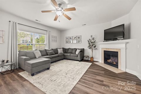 Single Family Residence in Fort Mill SC 2624 St Helena Court 6.jpg