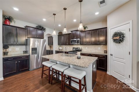 Single Family Residence in Fort Mill SC 1226 Clingman Drive 6.jpg