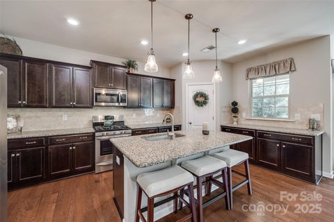 Single Family Residence in Fort Mill SC 1226 Clingman Drive 5.jpg