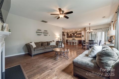 Single Family Residence in Fort Mill SC 1226 Clingman Drive 13.jpg