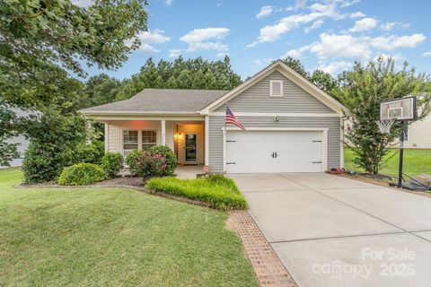 Single Family Residence in Clover SC 7111 Sonja Drive.jpg