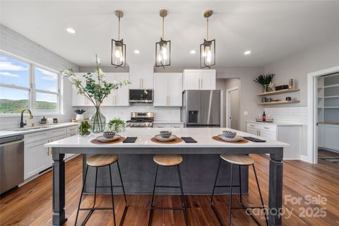 Single Family Residence in Hendersonville NC 636 Crystal Heights Drive.jpg
