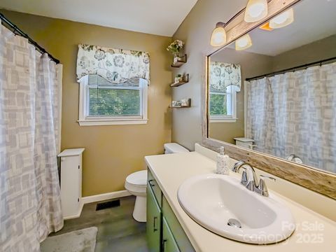 Single Family Residence in Blacksburg SC 206 Logan Drive 16.jpg