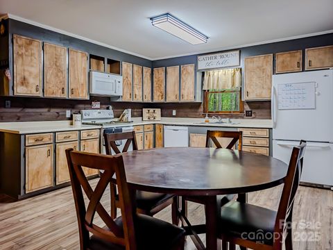 Single Family Residence in Blacksburg SC 206 Logan Drive 10.jpg